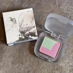 to/one トーン ペタル フロート アイシャドウ 05のサムネイル