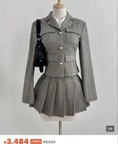 グレージャケットとスカートセットアップ