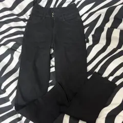 ブラック スキニーデニムパンツ