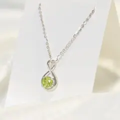 【美品】ペリドットネックレス8月誕生石 しずくモチーフSV925
