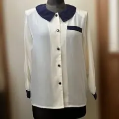 アイボリー紺の長袖ブラウス