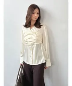 【SNIDEL】サテンレイヤードテクスチャーブラウス GRY