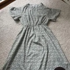 【最終値下げ】ワンピース　ドレス　小花柄　リゾート　夏服　秋服