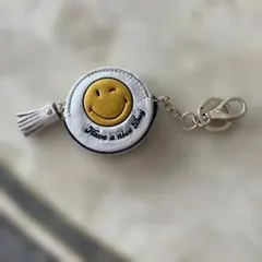 アニヤハインドマーチ　スマイリーフェイス キーホルダー チャーム　スマイル アニヤハインドマーチ スマイリーフェイス キーホルダー チャーム