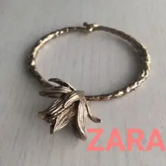 ZARA マットゴールド フラワーバングルのサムネイル