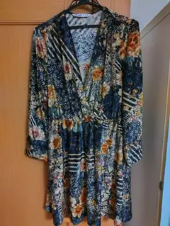 【ZARA】ZARABASIC　薔薇柄のベロアちっくな光沢のあるワンピース　深緑