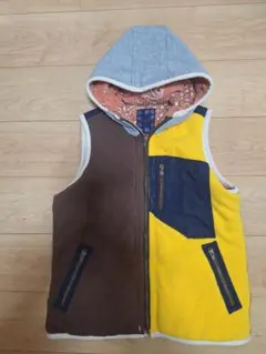 フード付きリバーシブルフリースベスト