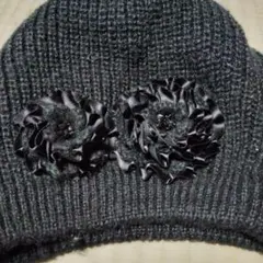 超お洒可愛い!!ダークグレー のニットビーニー 花飾り付き