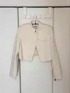 ZARA ホワイトジャケットのサムネイル