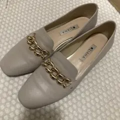 【美品】DIANA ベージュ ローファー ゴールドチェーン