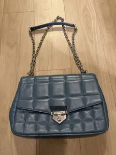 【大きいサイズ】マイケルコース　キルティングチェーンショルダーバッグ　青ブルー