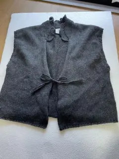 niko andフリル付きグレー ニットベスト