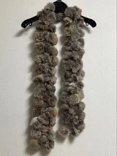 ラビットファーポンポンマフラー