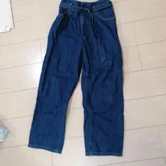 ユニクロ　デニムパンツ ベルト付き　24 61センチのサムネイル