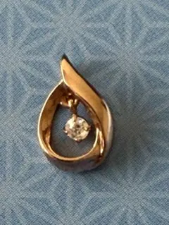 k10 ネックレストップのみ 揺れる ダイヤモンド0,03 ⭐︎