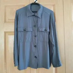 GU レーヨン　ボタン付き長袖シャツ