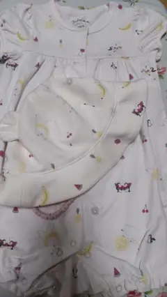 ロンパース、帽子