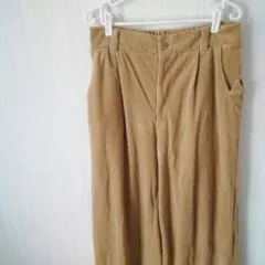 ベージュ カジュアルパンツ