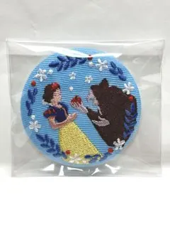 ディズニー　刺繍缶バッジ　白雪姫