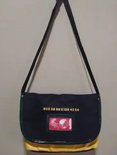 【オニツカタイガー】メッセンジャーバック　ショルダー　ネイビー×イエロー　軽量