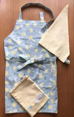 130〜140 キッズエプロン 三角巾、袋つき　ふんわり子犬