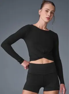 美品！alo ブラック 長袖ヨガトップス