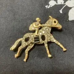 馬と騎手のクリスタルブローチ素敵なお品です‼️