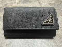 PRADA ブラック キーケース サフィアーノレザー
