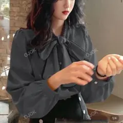 リボン付きグレー長袖シャツ