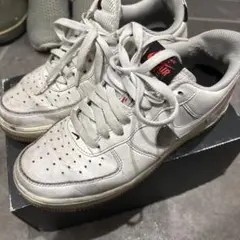 Nike Air Force 1 ホワイト/レッド NBAロゴ付き