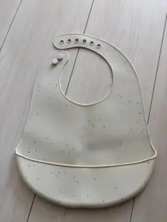 シリコン製お食事エプロン クリーム色