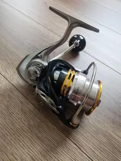 No.3693 DAIWA EM MS 2510PE-H スピニングリール 本体 No.3693 DAIWA EM MS 2510PE-H スピニングリール 本体 - メルカリ