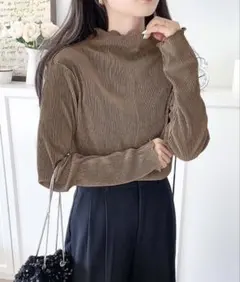 【美品】classicalelf 2wayメロープリーツハイネックトップス　モカ