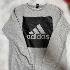 adidas トレーナーのサムネイル