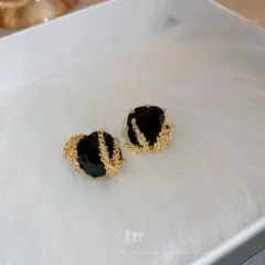 無料サービス中★黒、ゴールド色　ピアス