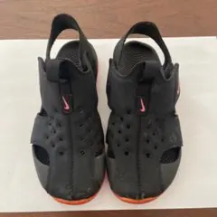 NIKE 黒（裏面オレンジ）サンダル17cm