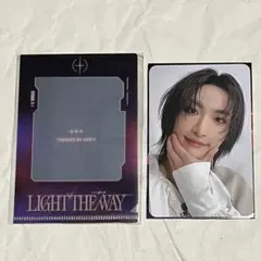 ATEEZ LIGHT THE WAY VR 特典　ホロ　トレカ　ホンジュン ATEEZ VR LIGHT THE WAY 入場特典 ホンジュン トレカ - メルカリ
