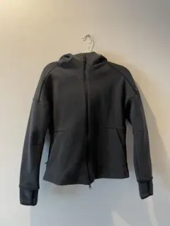 アディダス　ブラック フルジップ ジャケット フード付き　レディース