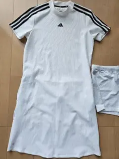 adidasワンピースのサムネイル