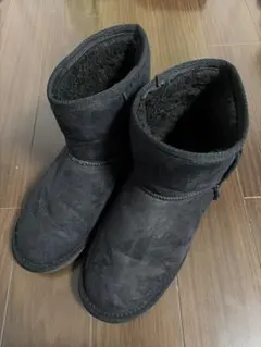 ムートンブーツ　ネイビー　ショートブーツ　春服
