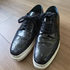 PRADAのウィングチップシューズ