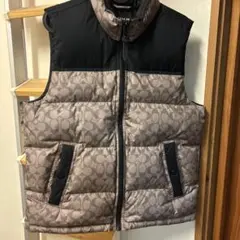 極美品COACHコーチダウンベスト黒×迷彩 極美品COACHコーチダウンベスト黒×迷彩