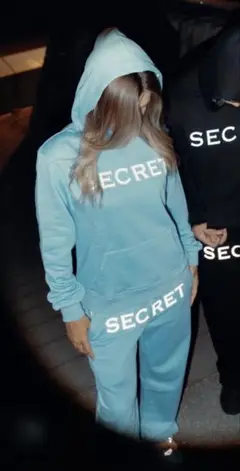 水色 フード付きパーカー SECRET