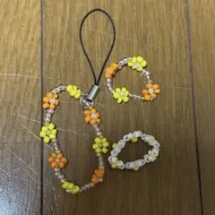 【ハンドメイド】 ストラップ 指輪 リング ビーズ　花　韓国風 黄色 オレンジ
