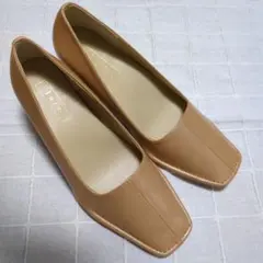 【未使用】juze スクエアトゥ パンプス ベージュのサムネイル