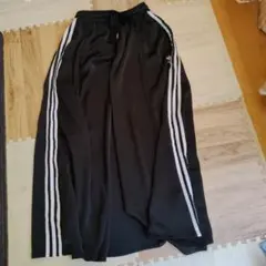 adidas ブラック ストライプ ロングスカート