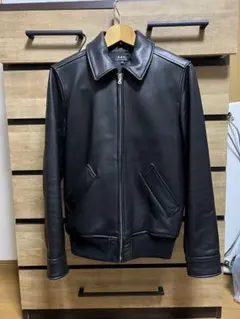 美品　A.P.C. ブラックレザーシングルライダースジャケット M 2025年最新】A.P.C. メンズ シングルライダースの人気アイテム - メルカリ
