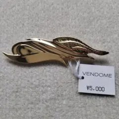 ブローチ