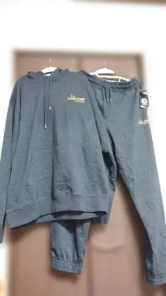 【新品未使用】Volcom ボルコム　スウェットプルオーバーパンツ　上下セットのサムネイル