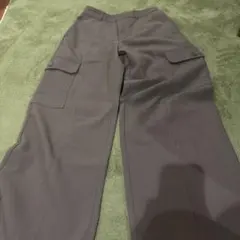 GU オリーブ ストレートカーゴパンツ サイドポケット付き